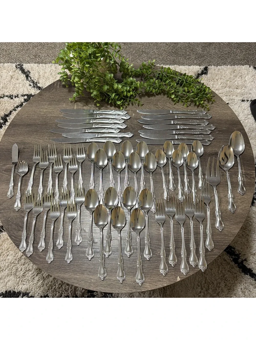 Oneida Azalea 60 Piece Flatware Set 18/0 China Serving Set And Mixed Flatware